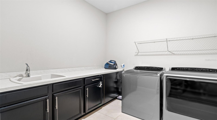 Orlando, Florida 32836, 4 Bedrooms Bedrooms, ,3 Bathroomsbathrooms,Residential,For Sale,Chilton,Mfro6313429