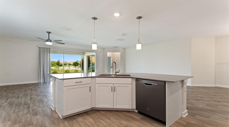 DAVENPORT, Florida 33896, 4 Bedrooms Bedrooms, ,2 BathroomsBathrooms,Residential,For Sale,DOWNSWING,0,MFRS5128479