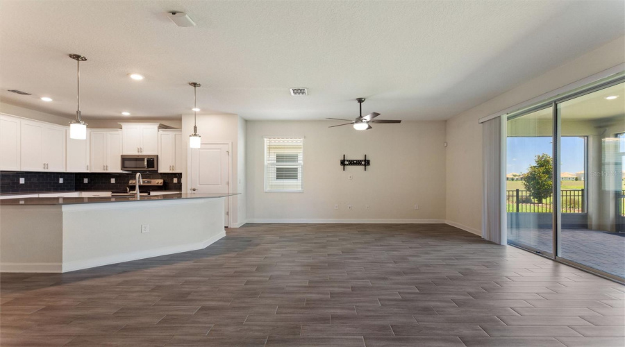 DAVENPORT, Florida 33896, 4 Bedrooms Bedrooms, ,2 BathroomsBathrooms,Residential,For Sale,DOWNSWING,0,MFRS5128479