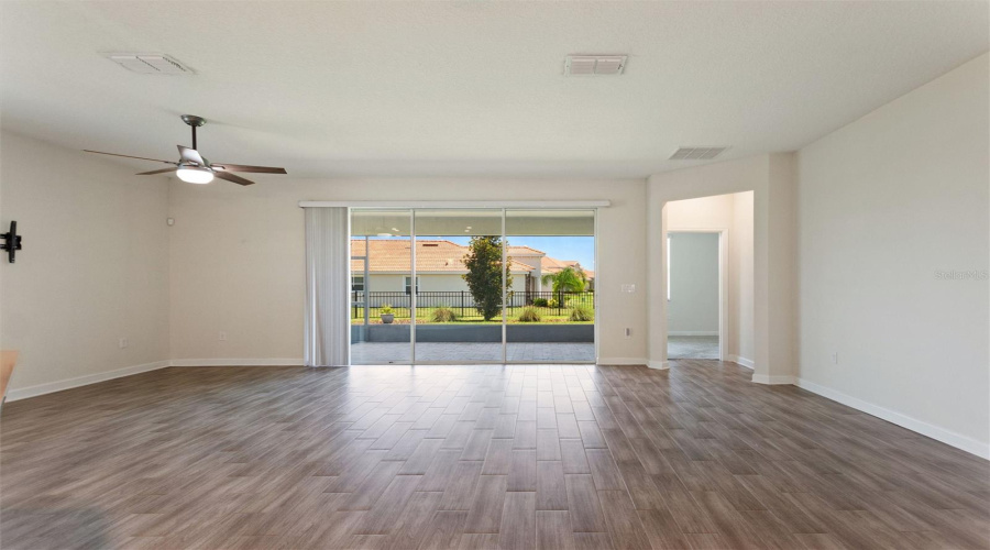 DAVENPORT, Florida 33896, 4 Bedrooms Bedrooms, ,2 BathroomsBathrooms,Residential,For Sale,DOWNSWING,0,MFRS5128479