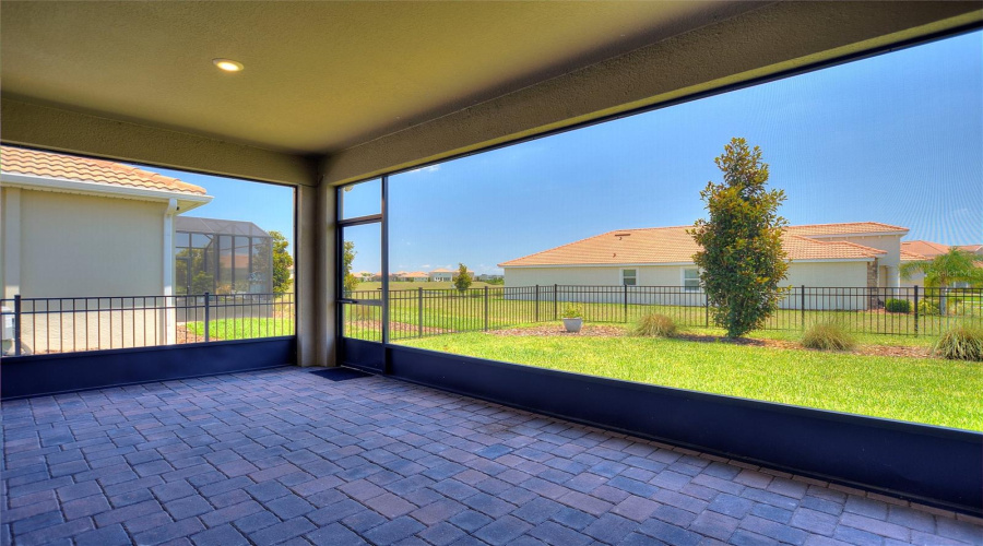 DAVENPORT, Florida 33896, 4 Bedrooms Bedrooms, ,2 BathroomsBathrooms,Residential,For Sale,DOWNSWING,0,MFRS5128479