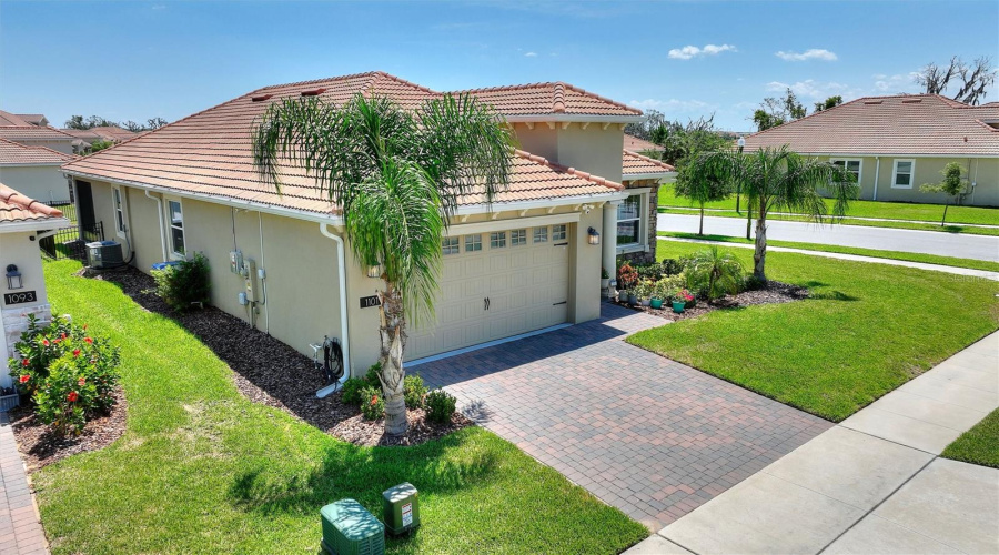 DAVENPORT, Florida 33896, 4 Bedrooms Bedrooms, ,2 BathroomsBathrooms,Residential,For Sale,DOWNSWING,0,MFRS5128479