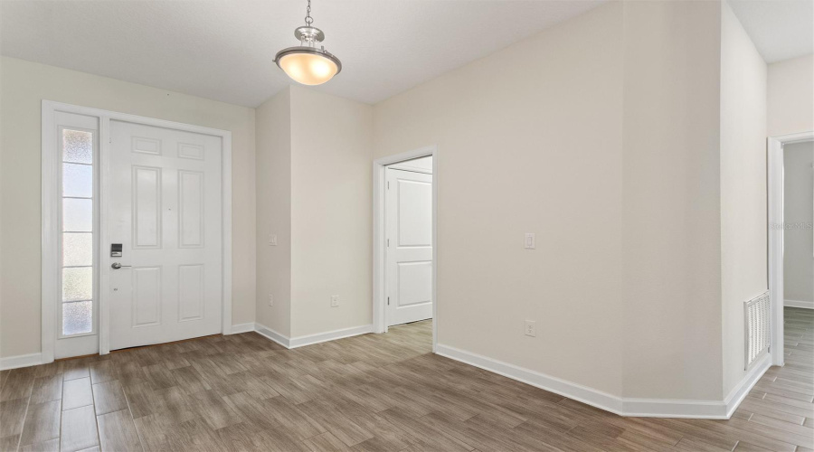 DAVENPORT, Florida 33896, 4 Bedrooms Bedrooms, ,2 BathroomsBathrooms,Residential,For Sale,DOWNSWING,0,MFRS5128479