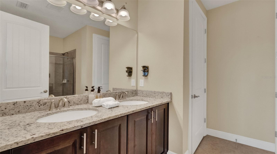 Kissimmee, Florida 34747, 8 Bedrooms Bedrooms, ,7 Bathroomsbathrooms,Residential,For Sale,Brookhurst,Mfrs5128335