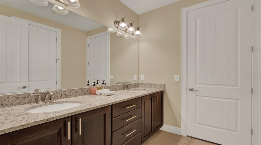 Kissimmee, Florida 34747, 8 Bedrooms Bedrooms, ,7 Bathroomsbathrooms,Residential,For Sale,Brookhurst,Mfrs5128335