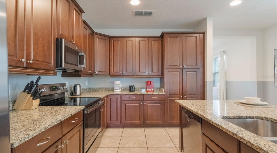 KISSIMMEE, Florida 34747, 8 Bedrooms Bedrooms, ,7 BathroomsBathrooms,Residential,For Sale,PENDANT,0,MFRS5128341