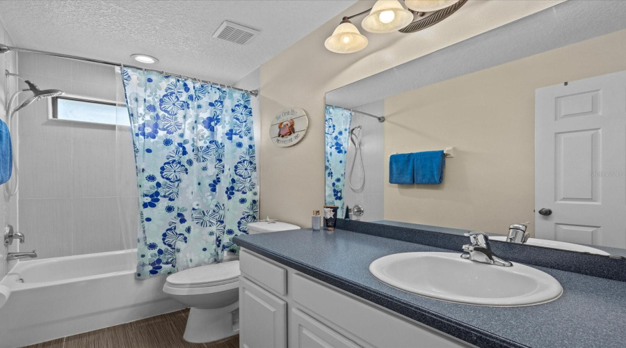 En Suite Bathroom To Bed 2