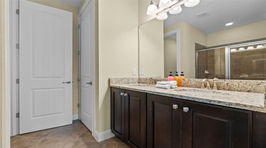 Kissimmee, Florida 34747, 8 Bedrooms Bedrooms, ,7 Bathroomsbathrooms,Residential,For Sale,Lasso,Mfrs5128532