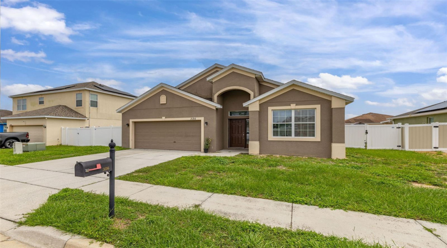 Davenport, Florida 33837, 4 Bedrooms Bedrooms, ,2 Bathroomsbathrooms,Residential,For Sale,Highland Meadows,Mfrs5128530