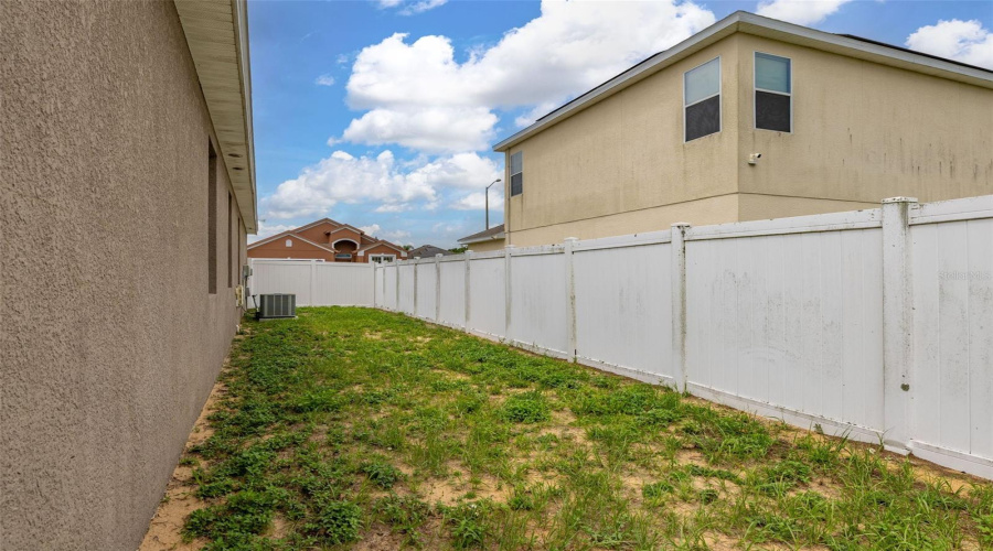 Davenport, Florida 33837, 4 Bedrooms Bedrooms, ,2 Bathroomsbathrooms,Residential,For Sale,Highland Meadows,Mfrs5128530