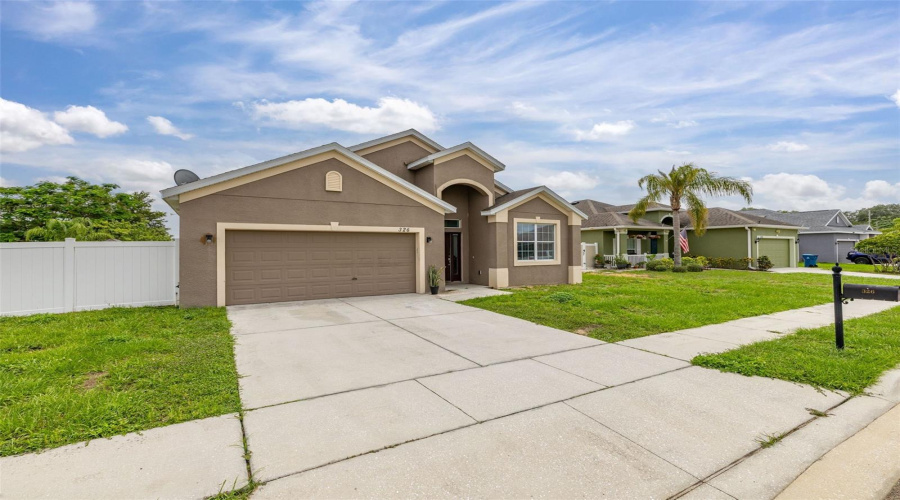 Davenport, Florida 33837, 4 Bedrooms Bedrooms, ,2 Bathroomsbathrooms,Residential,For Sale,Highland Meadows,Mfrs5128530