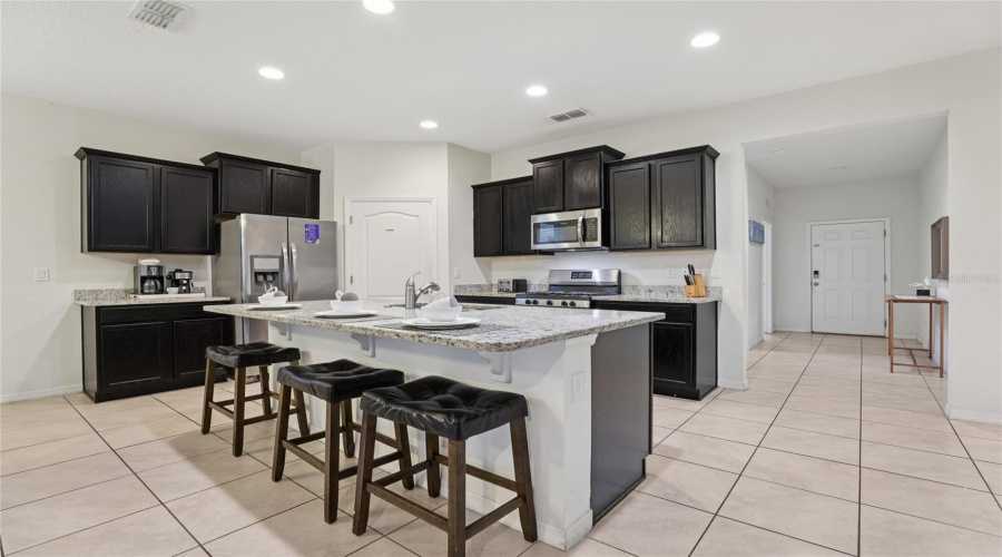DAVENPORT, Florida 33837, 7 Bedrooms Bedrooms, ,5 BathroomsBathrooms,Residential,For Sale,OAKWOOD,0,MFRO6314543