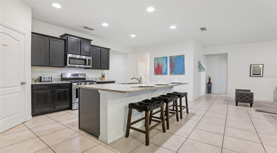 DAVENPORT, Florida 33837, 7 Bedrooms Bedrooms, ,5 BathroomsBathrooms,Residential,For Sale,OAKWOOD,0,MFRO6314543