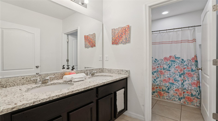 DAVENPORT, Florida 33837, 7 Bedrooms Bedrooms, ,5 BathroomsBathrooms,Residential,For Sale,OAKWOOD,0,MFRO6314543
