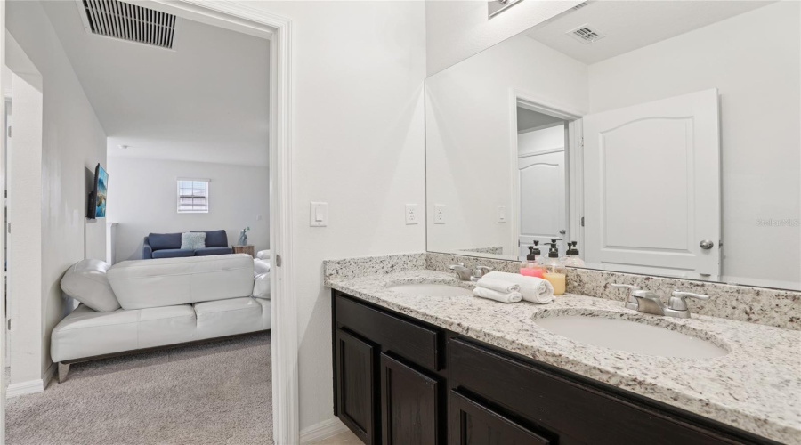 DAVENPORT, Florida 33837, 7 Bedrooms Bedrooms, ,5 BathroomsBathrooms,Residential,For Sale,OAKWOOD,0,MFRO6314543