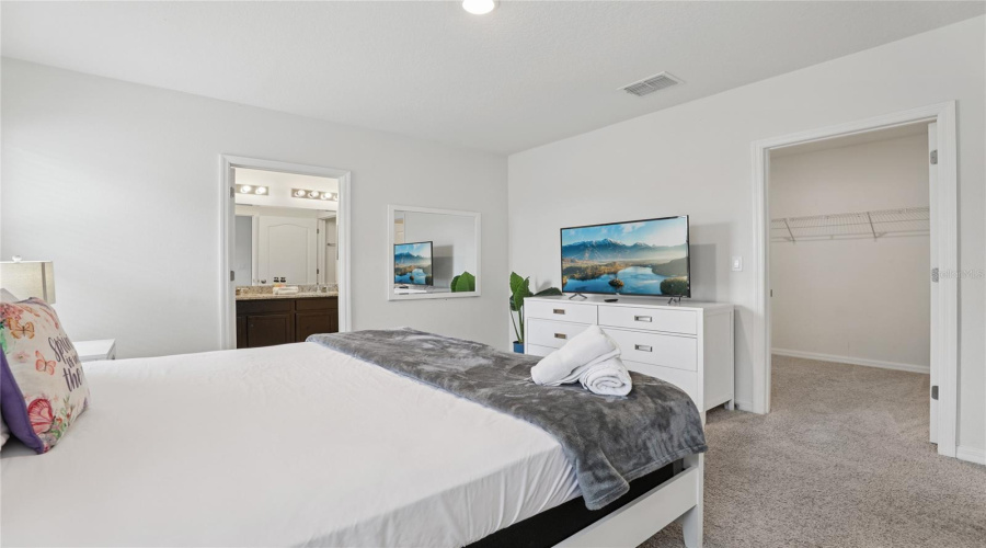 DAVENPORT, Florida 33837, 7 Bedrooms Bedrooms, ,5 BathroomsBathrooms,Residential,For Sale,OAKWOOD,0,MFRO6314543