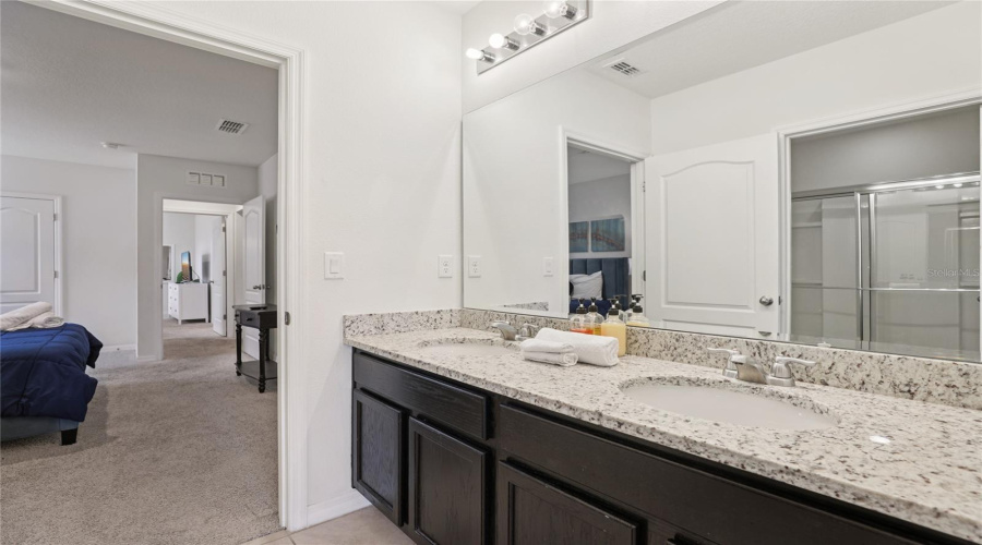 DAVENPORT, Florida 33837, 7 Bedrooms Bedrooms, ,5 BathroomsBathrooms,Residential,For Sale,OAKWOOD,0,MFRO6314543