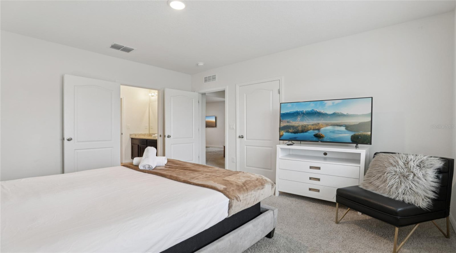 DAVENPORT, Florida 33837, 7 Bedrooms Bedrooms, ,5 BathroomsBathrooms,Residential,For Sale,OAKWOOD,0,MFRO6314543