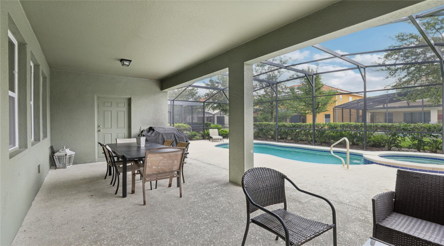 DAVENPORT, Florida 33837, 7 Bedrooms Bedrooms, ,5 BathroomsBathrooms,Residential,For Sale,OAKWOOD,0,MFRO6314543