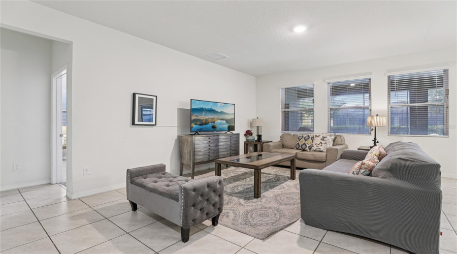 DAVENPORT, Florida 33837, 7 Bedrooms Bedrooms, ,5 BathroomsBathrooms,Residential,For Sale,OAKWOOD,0,MFRO6314543