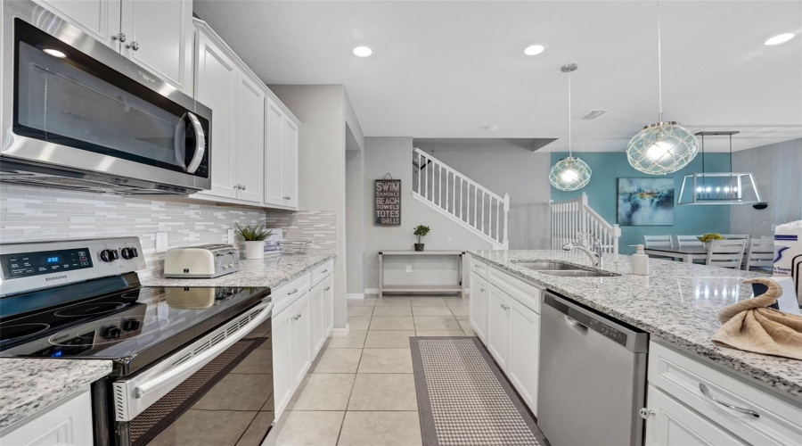 DAVENPORT, Florida 33897, 5 Bedrooms Bedrooms, ,4 BathroomsBathrooms,Residential,For Sale,GARDENIA,0,MFRO6316353