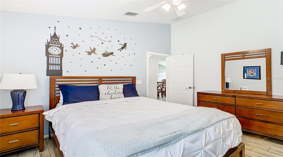 Davenport, Florida 33837, 5 Bedrooms Bedrooms, ,4 Bathroomsbathrooms,Residential,For Sale,Viola Dr,Mfro6315234