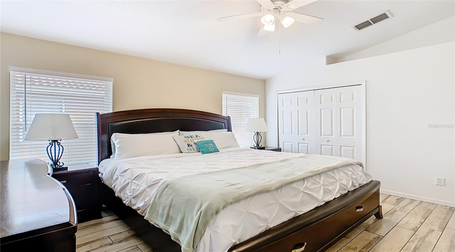 Davenport, Florida 33837, 5 Bedrooms Bedrooms, ,4 Bathroomsbathrooms,Residential,For Sale,Viola Dr,Mfro6315234