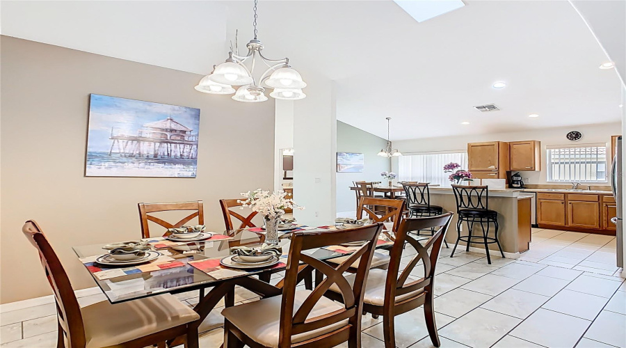 Davenport, Florida 33837, 5 Bedrooms Bedrooms, ,4 Bathroomsbathrooms,Residential,For Sale,Viola Dr,Mfro6315234