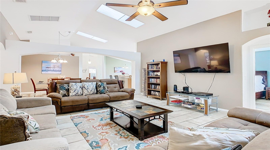 Davenport, Florida 33837, 5 Bedrooms Bedrooms, ,4 Bathroomsbathrooms,Residential,For Sale,Viola Dr,Mfro6315234