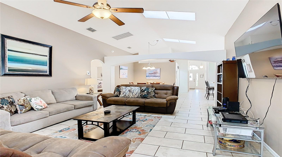 Davenport, Florida 33837, 5 Bedrooms Bedrooms, ,4 Bathroomsbathrooms,Residential,For Sale,Viola Dr,Mfro6315234