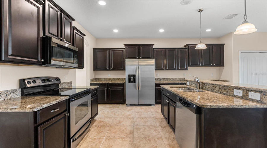 DAVENPORT, Florida 33837, 5 Bedrooms Bedrooms, ,3 BathroomsBathrooms,Residential,For Sale,CORTLAND,MFRO6316240