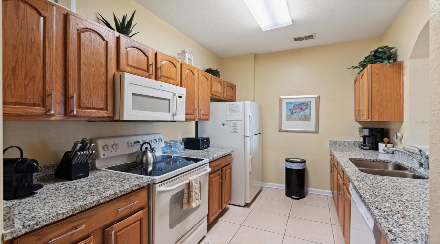 KISSIMMEE, Florida 34747, 3 Bedrooms Bedrooms, ,2 BathroomsBathrooms,Residential,For Sale,COMROW,MFRO6316331