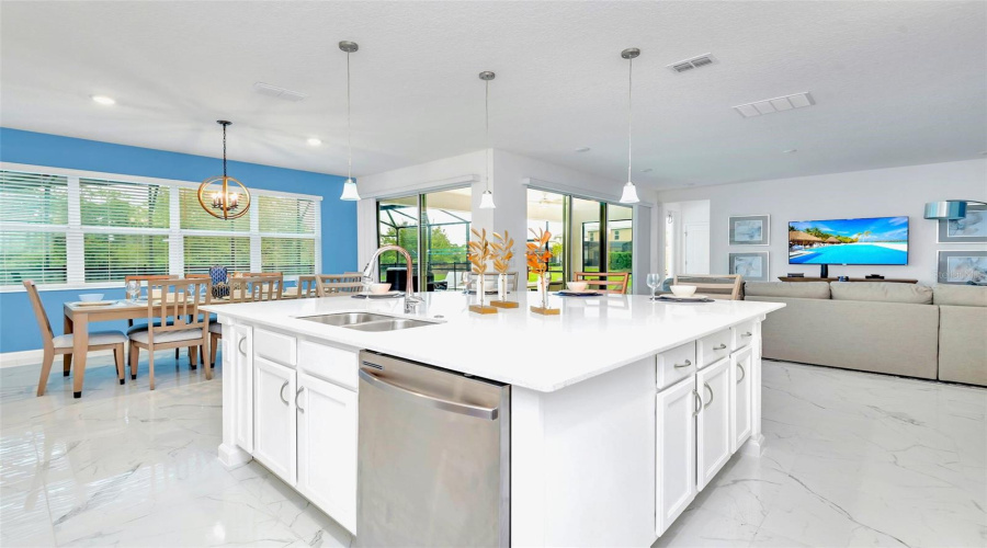 KISSIMMEE, Florida 34746, 6 Bedrooms Bedrooms, ,6 BathroomsBathrooms,Residential,For Sale,RAMA,0,MFRO6316670