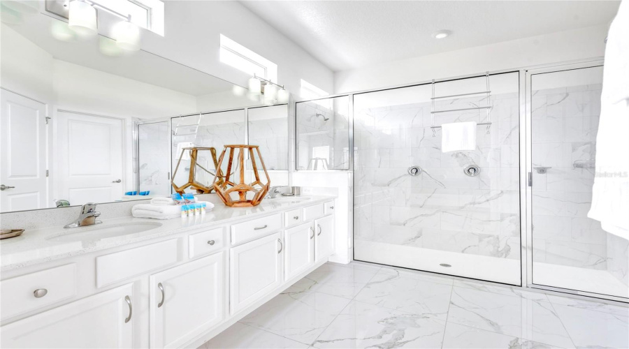 KISSIMMEE, Florida 34746, 6 Bedrooms Bedrooms, ,6 BathroomsBathrooms,Residential,For Sale,RAMA,0,MFRO6316670