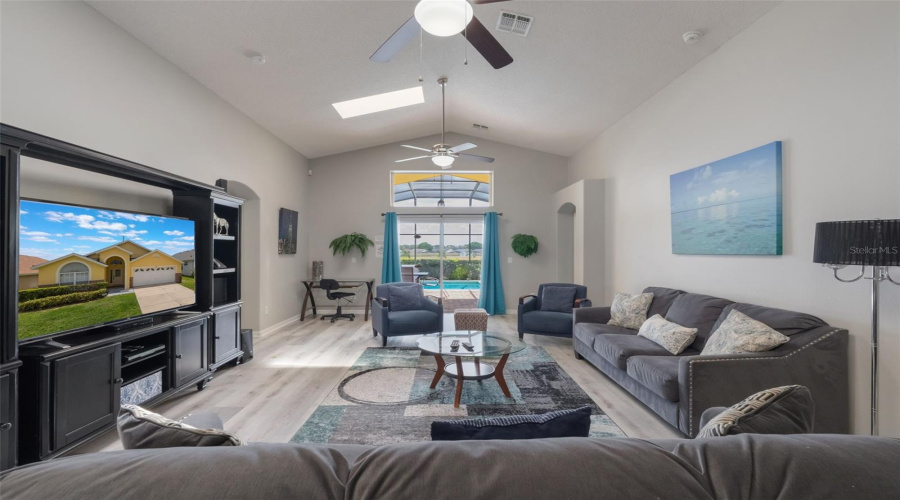 KISSIMMEE, Florida 34747, 5 Bedrooms Bedrooms, ,4 BathroomsBathrooms,Residential,For Sale,ONEIDA,MFRS5128631