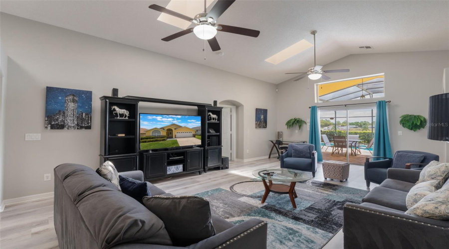 KISSIMMEE, Florida 34747, 5 Bedrooms Bedrooms, ,4 BathroomsBathrooms,Residential,For Sale,ONEIDA,MFRS5128631