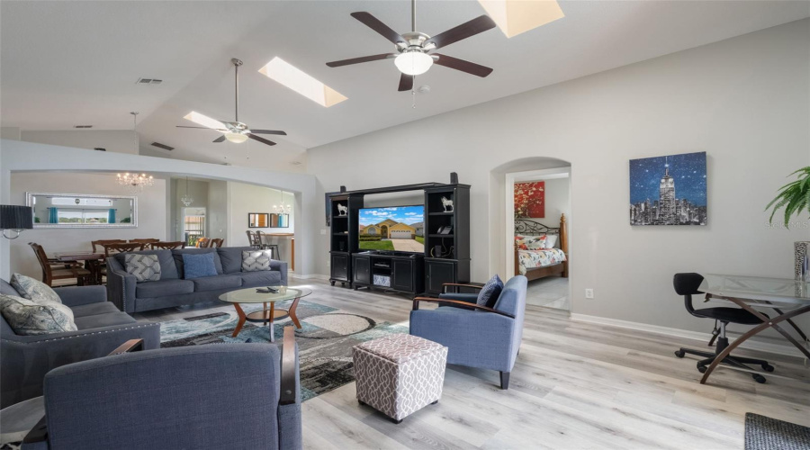 KISSIMMEE, Florida 34747, 5 Bedrooms Bedrooms, ,4 BathroomsBathrooms,Residential,For Sale,ONEIDA,MFRS5128631