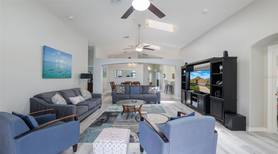 KISSIMMEE, Florida 34747, 5 Bedrooms Bedrooms, ,4 BathroomsBathrooms,Residential,For Sale,ONEIDA,MFRS5128631