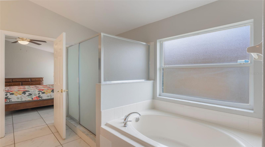KISSIMMEE, Florida 34747, 5 Bedrooms Bedrooms, ,4 BathroomsBathrooms,Residential,For Sale,ONEIDA,MFRS5128631