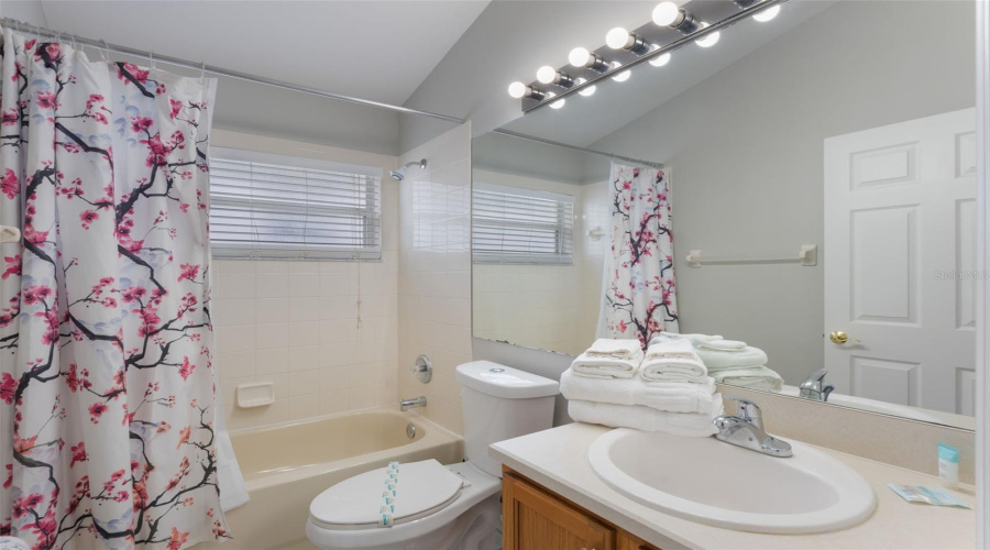 KISSIMMEE, Florida 34747, 5 Bedrooms Bedrooms, ,4 BathroomsBathrooms,Residential,For Sale,ONEIDA,MFRS5128631