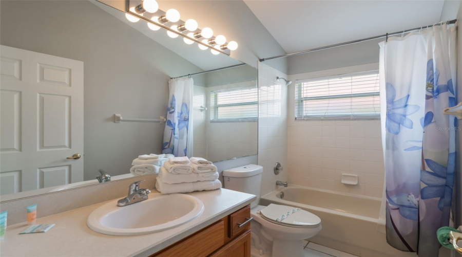 KISSIMMEE, Florida 34747, 5 Bedrooms Bedrooms, ,4 BathroomsBathrooms,Residential,For Sale,ONEIDA,MFRS5128631