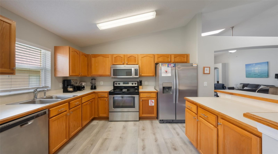 KISSIMMEE, Florida 34747, 5 Bedrooms Bedrooms, ,4 BathroomsBathrooms,Residential,For Sale,ONEIDA,MFRS5128631