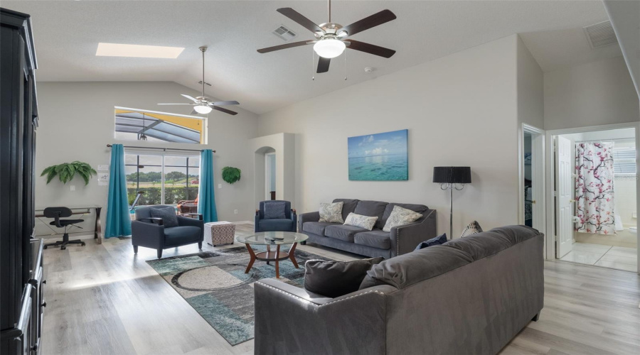 KISSIMMEE, Florida 34747, 5 Bedrooms Bedrooms, ,4 BathroomsBathrooms,Residential,For Sale,ONEIDA,MFRS5128631