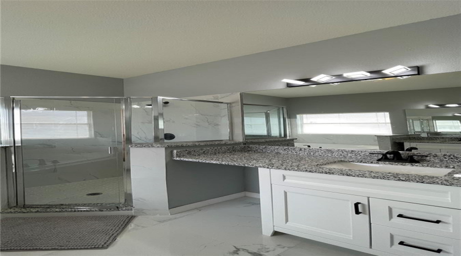 DAVENPORT, Florida 33896, 5 Bedrooms Bedrooms, ,4 BathroomsBathrooms,Residential,For Sale,WINDSOR,MFRO6316730