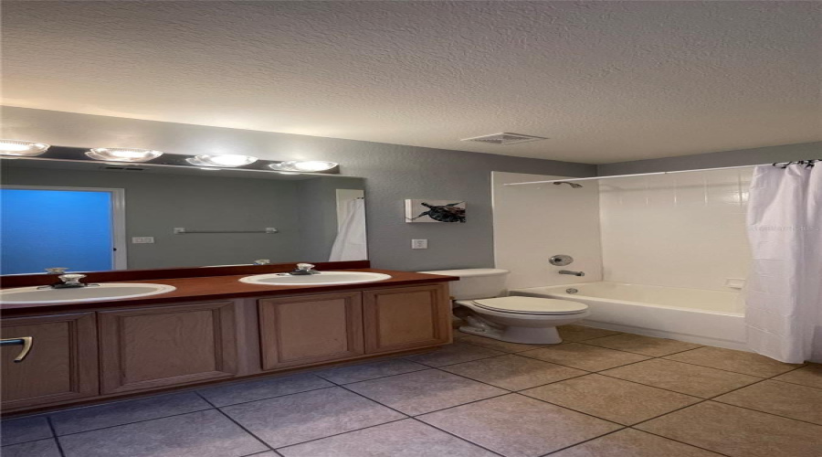 DAVENPORT, Florida 33896, 5 Bedrooms Bedrooms, ,4 BathroomsBathrooms,Residential,For Sale,WINDSOR,MFRO6316730