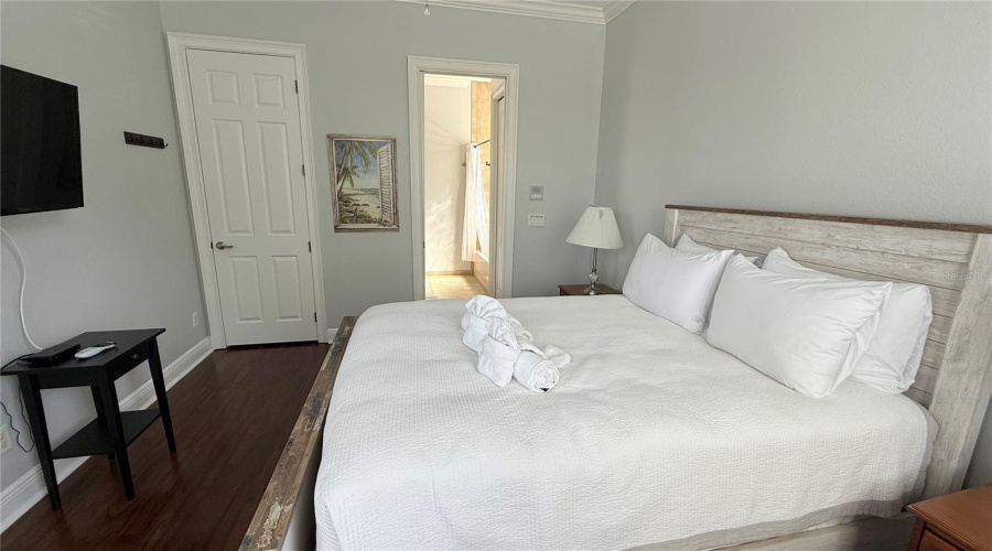 Upstairs Guest bedroom 1