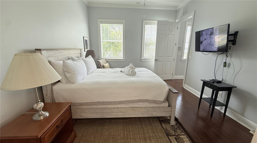 Upstairs Guest bedroom 1