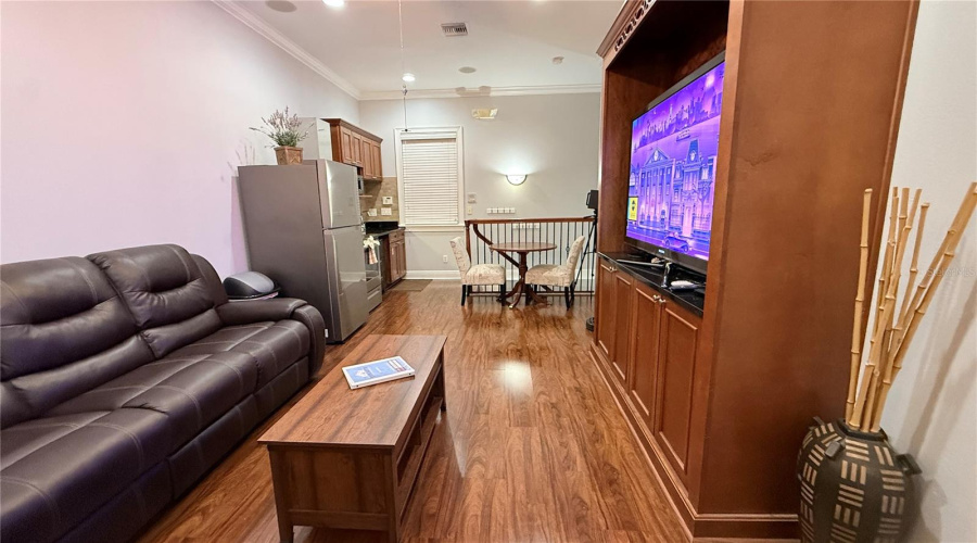 Garage Apartment Lvingroom Dining Kitchenette