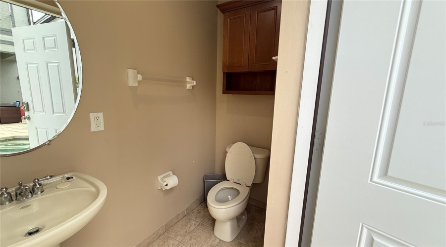 Outdoor Pool Half bath