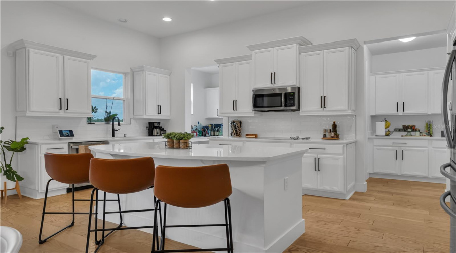 KISSIMMEE, Florida 34746, 4 Bedrooms Bedrooms, ,3 BathroomsBathrooms,Residential,For Sale,SHORESIDE,MFRR4909422